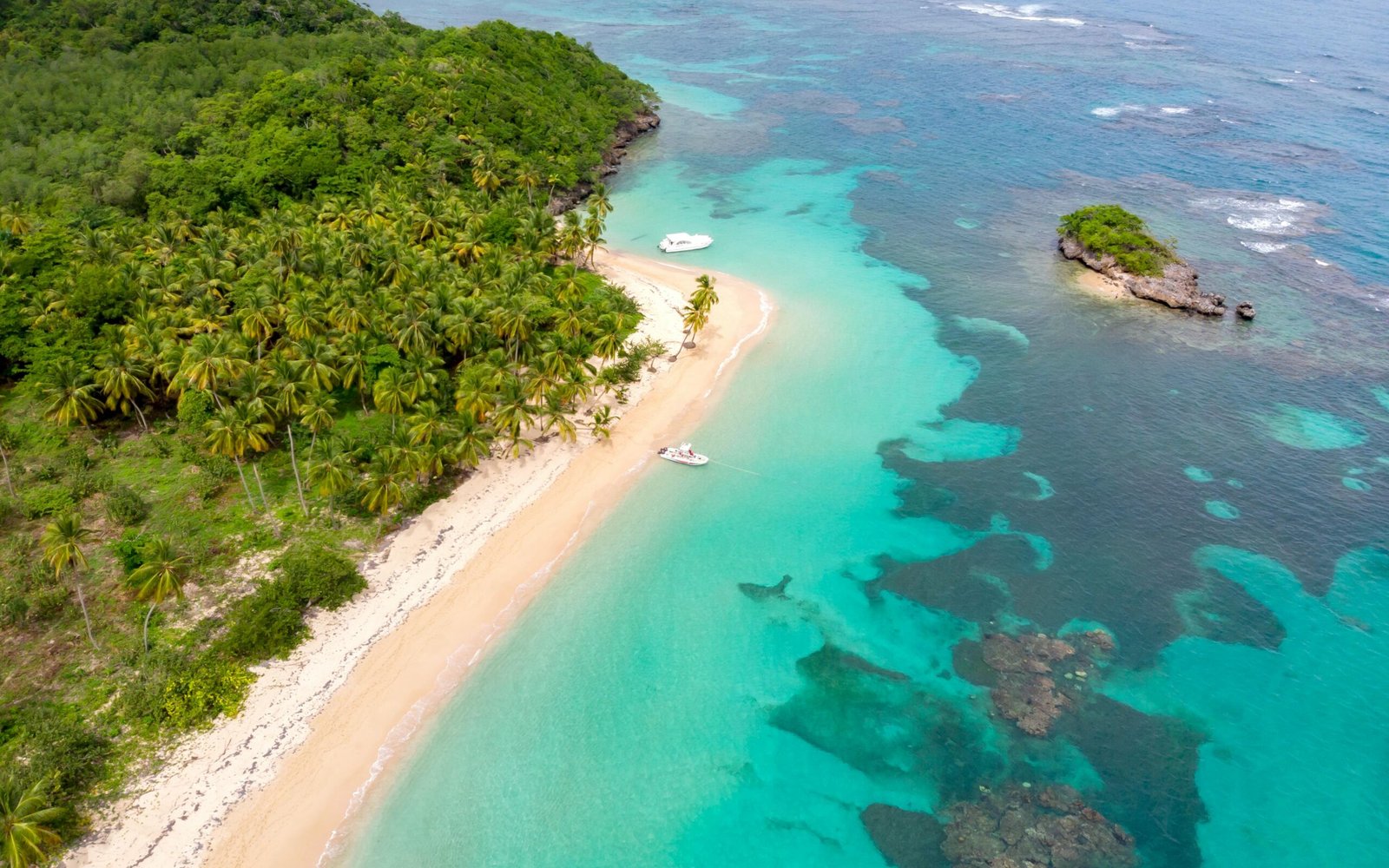 Dominica beach view